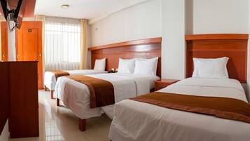 Classic Triple Room | Hypo-allergenic bedding, soundproofing, iron/ironing board, free WiFi
