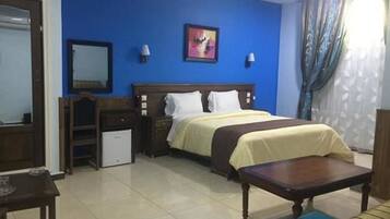 Cortinas blackout, tabla de planchar con plancha y wifi gratis