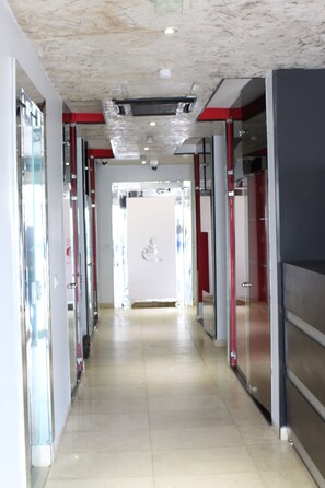 Hallway - Particular Destiny Suites (Douala)