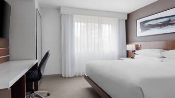 Ropa de cama de alta calidad, escritorio y cortinas blackout