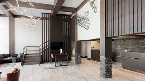 Lobby-lounge