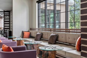 Restaurant - Delta Hotels by Marriott Burlington (South Burlington)