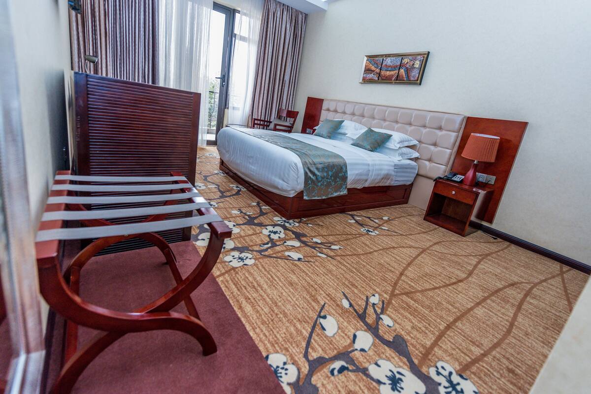 Deluxe Double Room, Balcony | Soundproofing, iron/ironing board, WiFi (free)