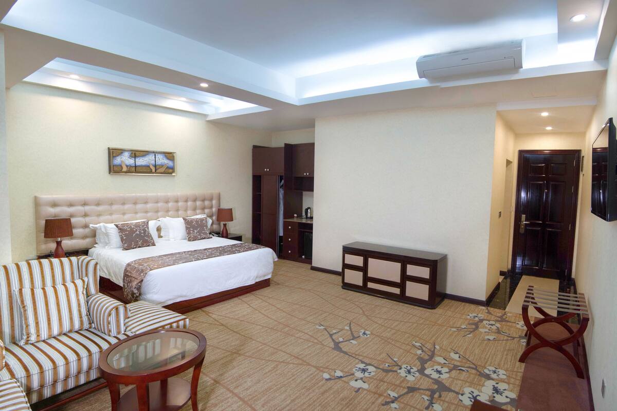 Junior Suite, 1 Bedroom, Non Smoking | Soundproofing, iron/ironing board, WiFi (free)