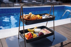 Free daily cooked-to-order breakfast 