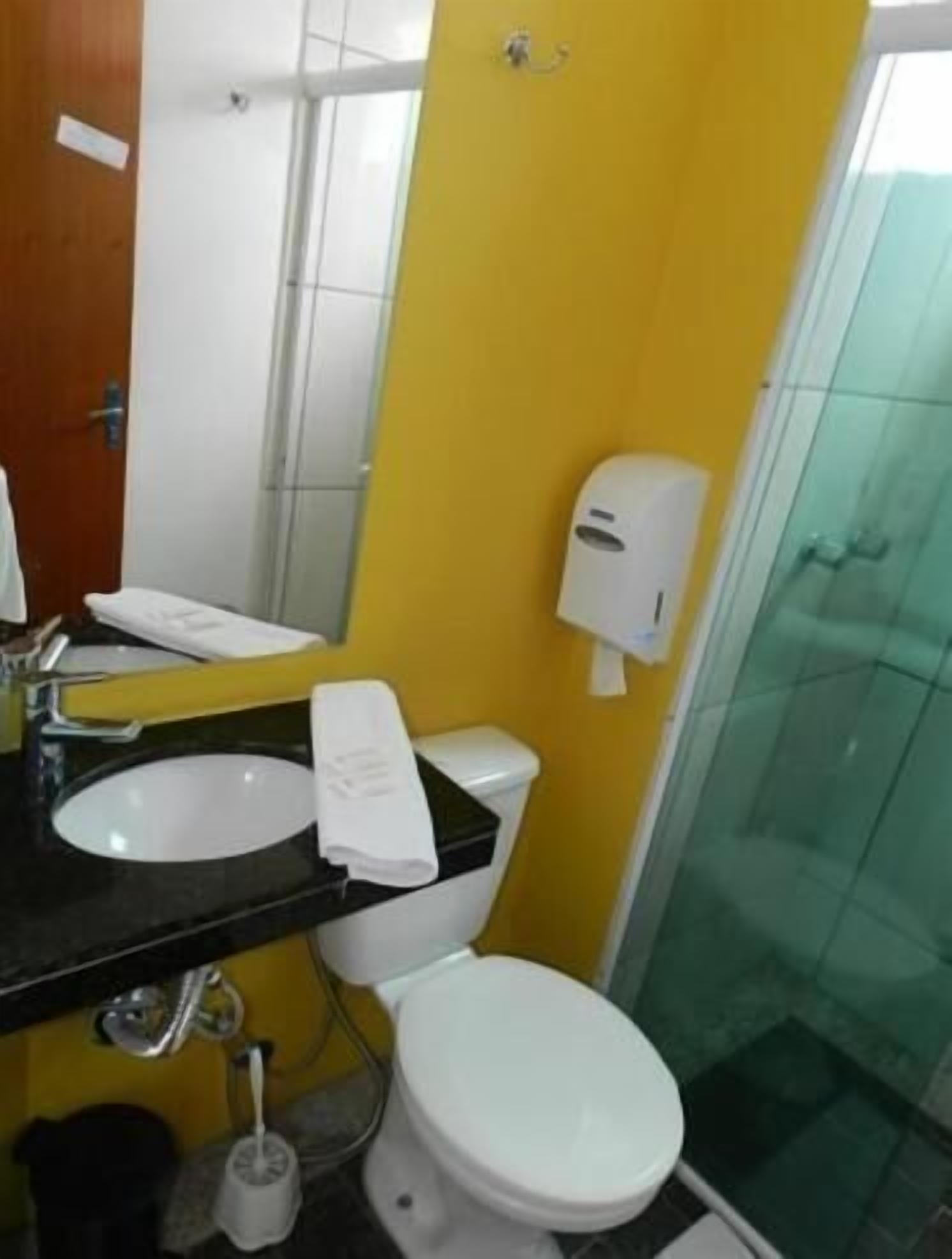 shower, free toiletries, towels