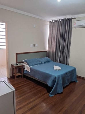 Standard Single Room | Minibar, desk, free WiFi, bed sheets - Martha Office Hotel (Bauru)