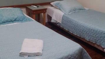 標準雙人房 (2 Twin Beds) | 迷你吧、書桌、免費無線上網、床單