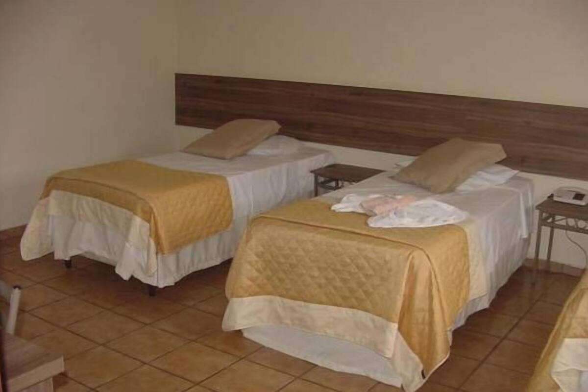 Minibar, wifi gratis, ropa de cama