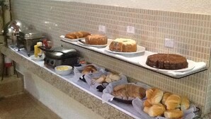 Free daily buffet breakfast - Telma Hotel (Bauru)