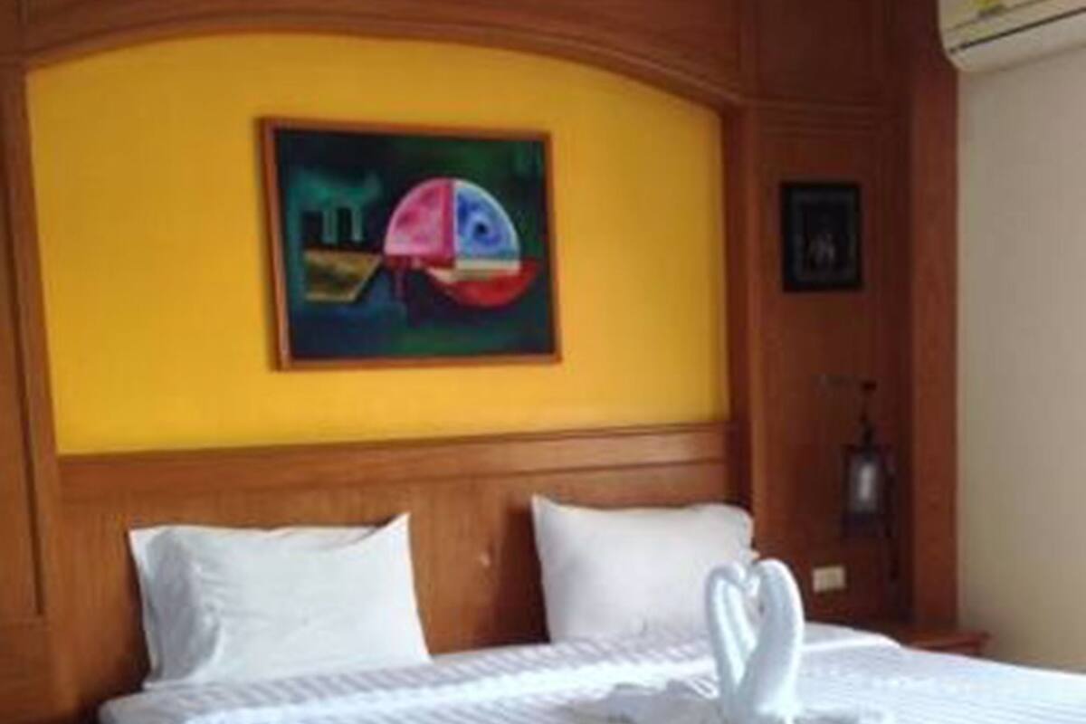 Standard Double Room | In-room safe, desk, rollaway beds (surcharge), WiFi (free)