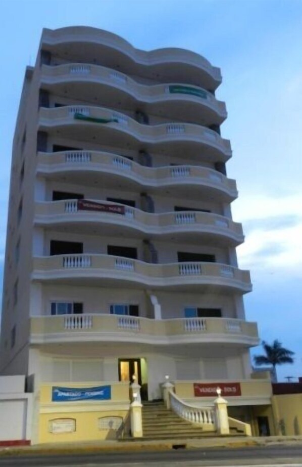 Mặt tiền nơi lưu trú