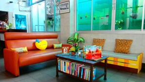Lobby sitting area - Seabreeze Mansion (Phuket)