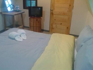 Queen Room with Fan  | Free WiFi - Phunaya Resort (Khao Kho)