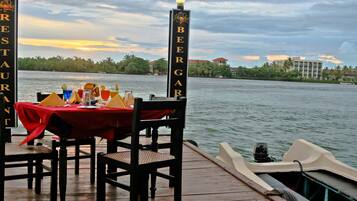 Frühstück, Mittagessen, internationale Küche, Blick aufs Meer