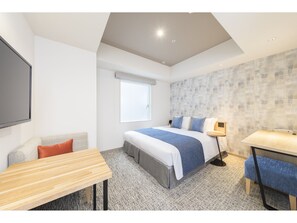 客房內保險箱、書桌、免費無線上網