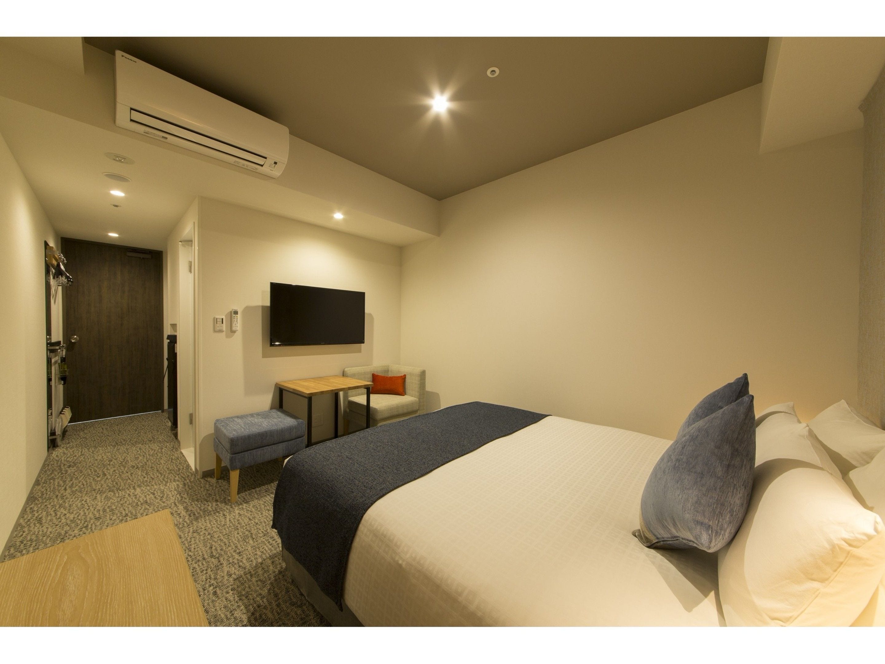 in-room safe, desk, free wifi