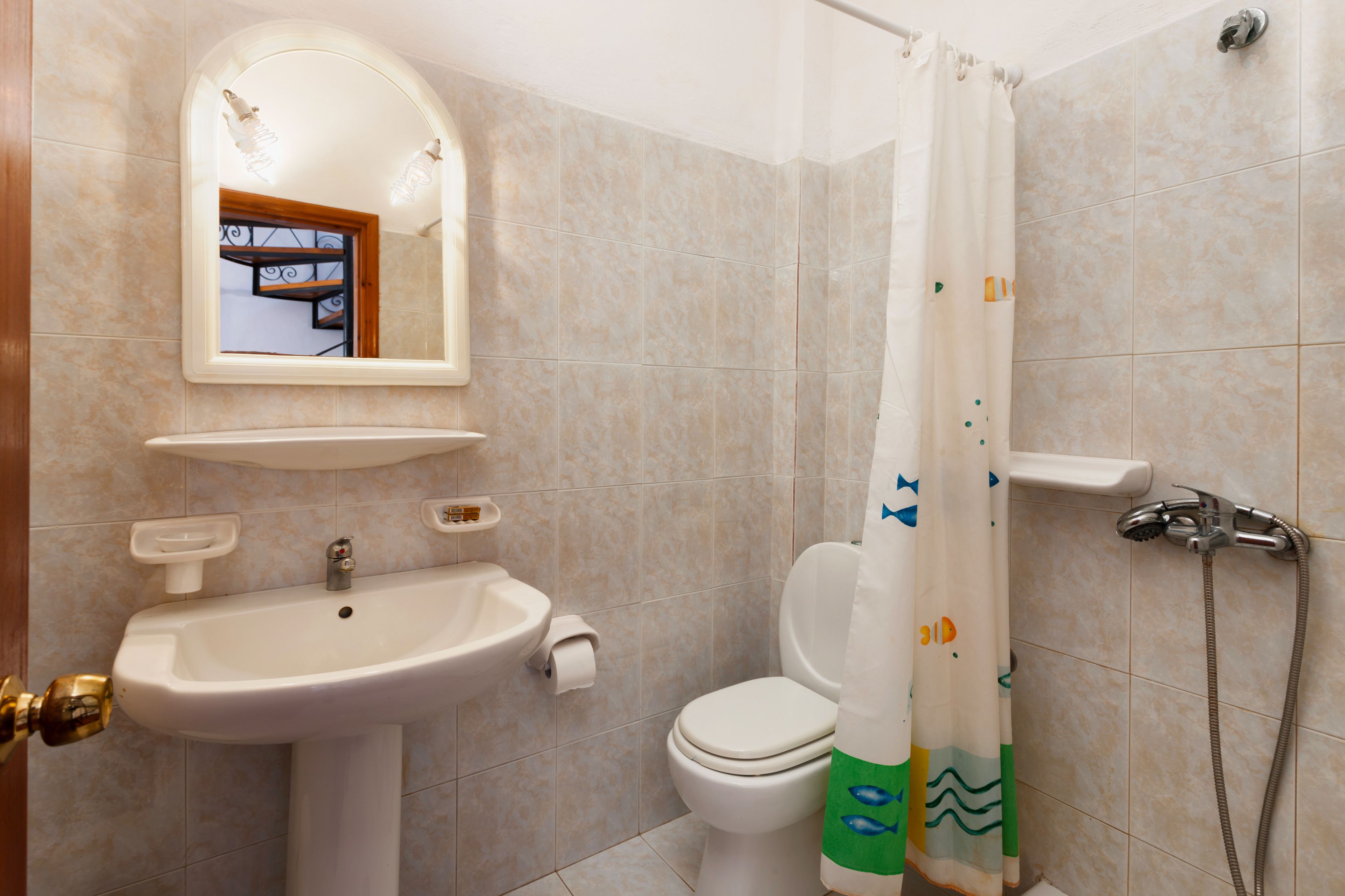 traditional duplex, sea view | bathroom | shower, hair dryer, towels