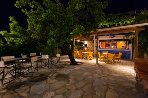 Poolside bar