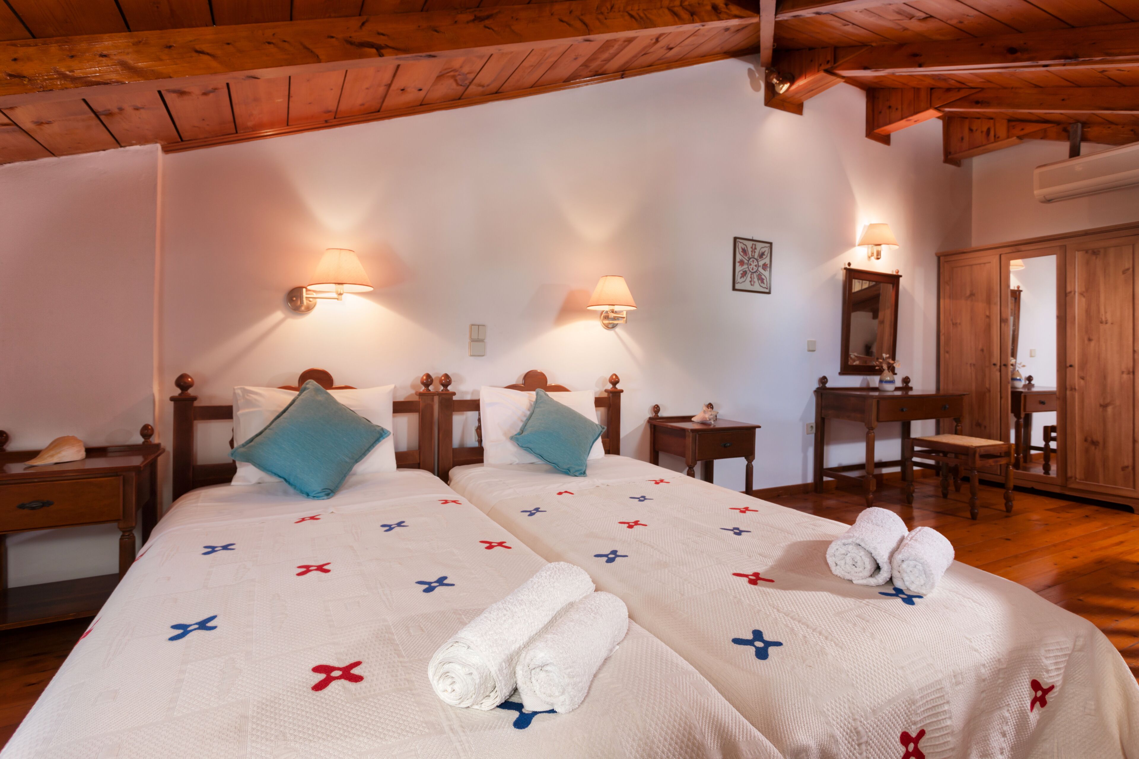 traditional duplex, sea view | 1 bedroom, in-room safe, cots/infant beds, free wifi