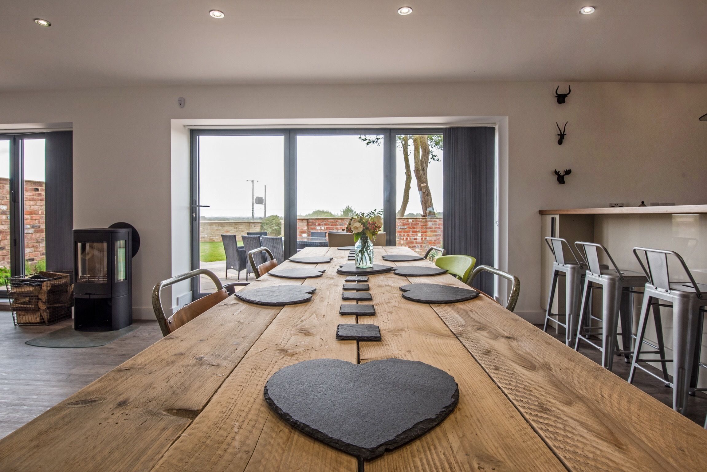 Deluxe House, 4 Bedrooms (Hideaway) | In-room dining