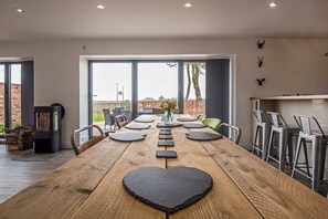 Deluxe House, 4 Bedrooms (Hideaway) | In-room dining - Glebe Farm Holiday Barns (Lincoln)