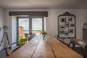 In-room dining - Glebe Farm Holiday Barns (Lincoln)