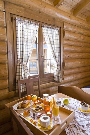 Flat-screen TV, fireplace - Sfendamos Wood Village (Naousa)