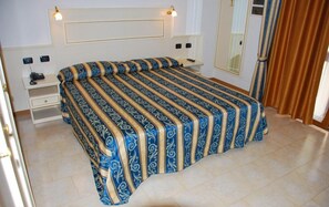 Comfort Double Room | Free minibar items, in-room safe, desk, cots/infant beds - Hotel Gran Parco (Anzola dell'Emilia)