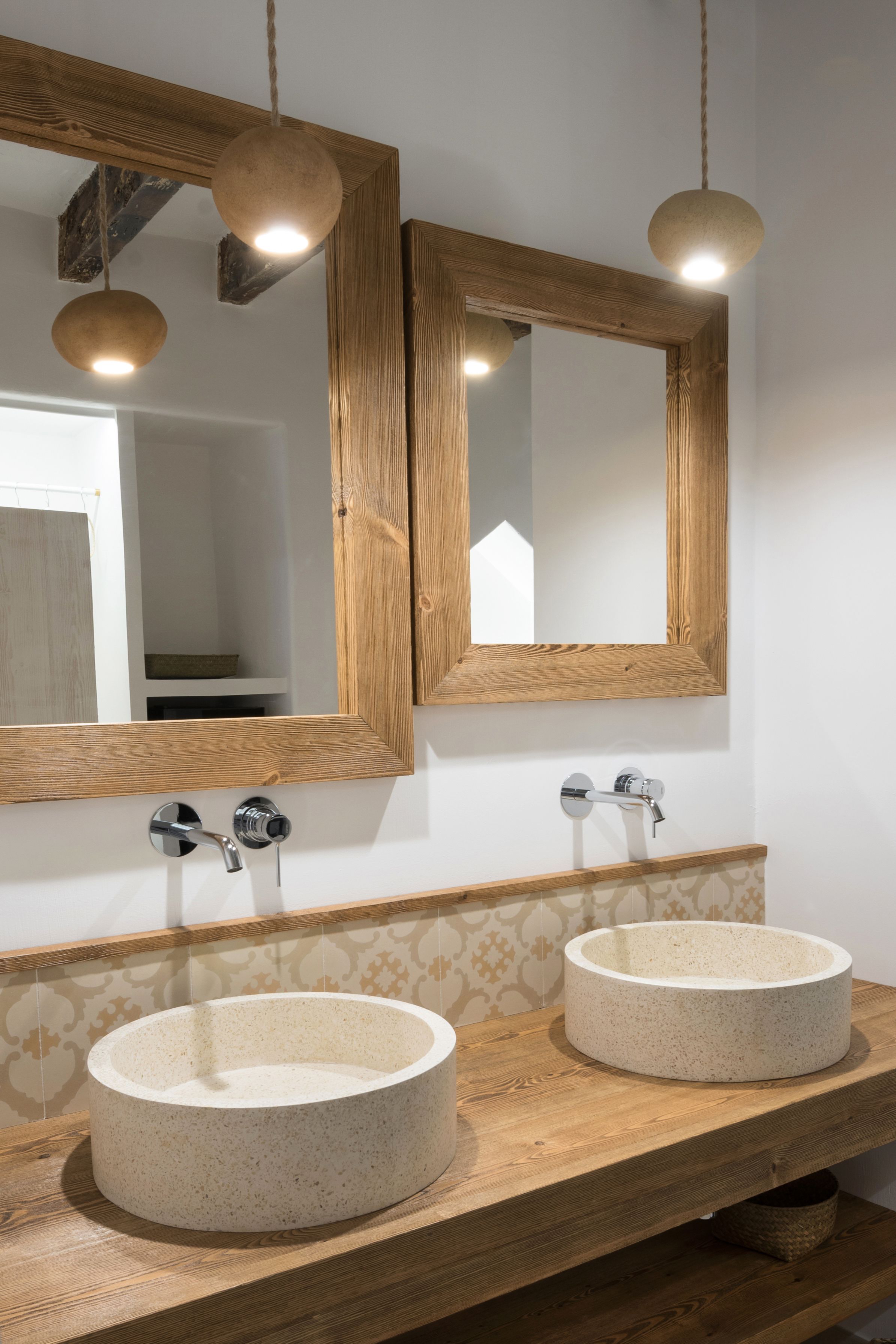 superior double room | bathroom | free toiletries, hair dryer, towels