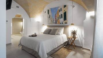 Kamar Double (Deluxe) | Minibar, brankas, dan didekorasi berbeda-beda