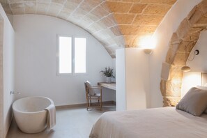 Deluxe Suite | Minibar, in-room safe, individually decorated, individually furnished - Hotel Nou Sant Antoni (Ciutadella de Menorca)