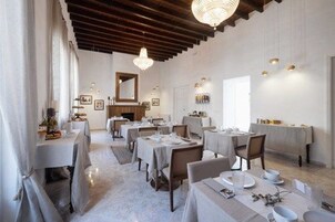 Morgenmadsbuffet hver dag mod et gebyr