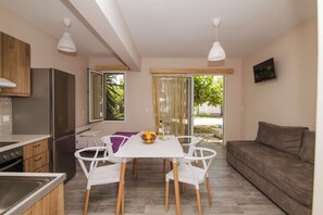 Apartment, Sea View | Living area | Flat-screen TV - Nefeli (Lefkada)