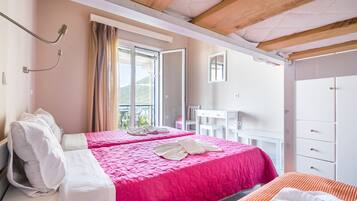 Ropa de cama de alta calidad, escritorio, cortinas opacas