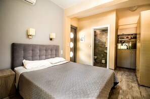 Premium bedding, desk, blackout curtains, soundproofing - Nefeli (Lefkada)