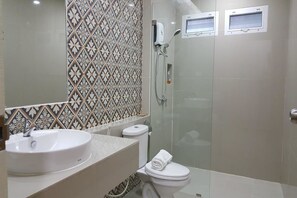 Shower, free toiletries, hair dryer, towels - Narinfah Resort (Kaeng Krachan)