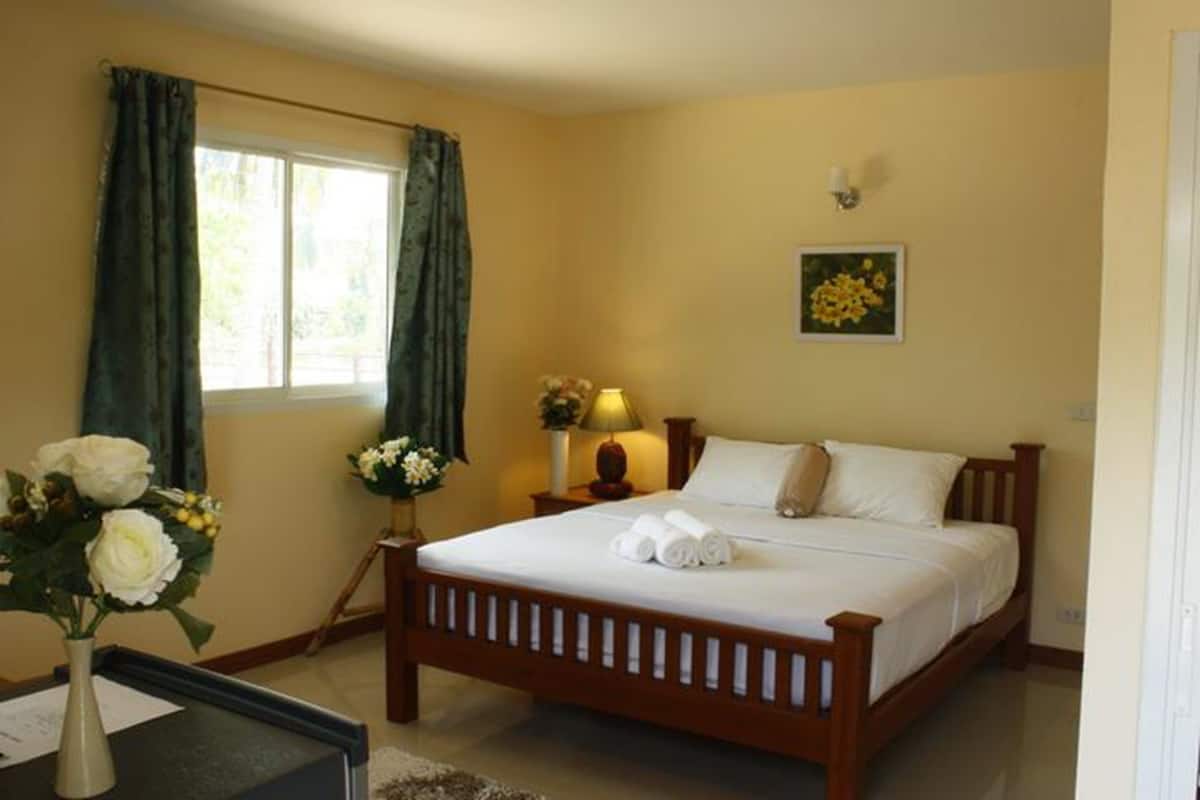 Deluxe Double Room | Desk, blackout curtains, free WiFi