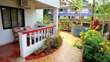 Habitación Confort con 2 camas individuales, balcón, planta baja | Terraza o patio