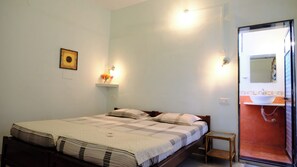 AC Twin Room with Balcony  Ground Floor | In-room safe, desk, laptop workspace, free WiFi - Sea Pearl Guest house (Candolim)