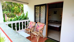 Non AC Twin Room with Balcony Ground Floor | Terrace/patio - Sea Pearl Guest house (Candolim)