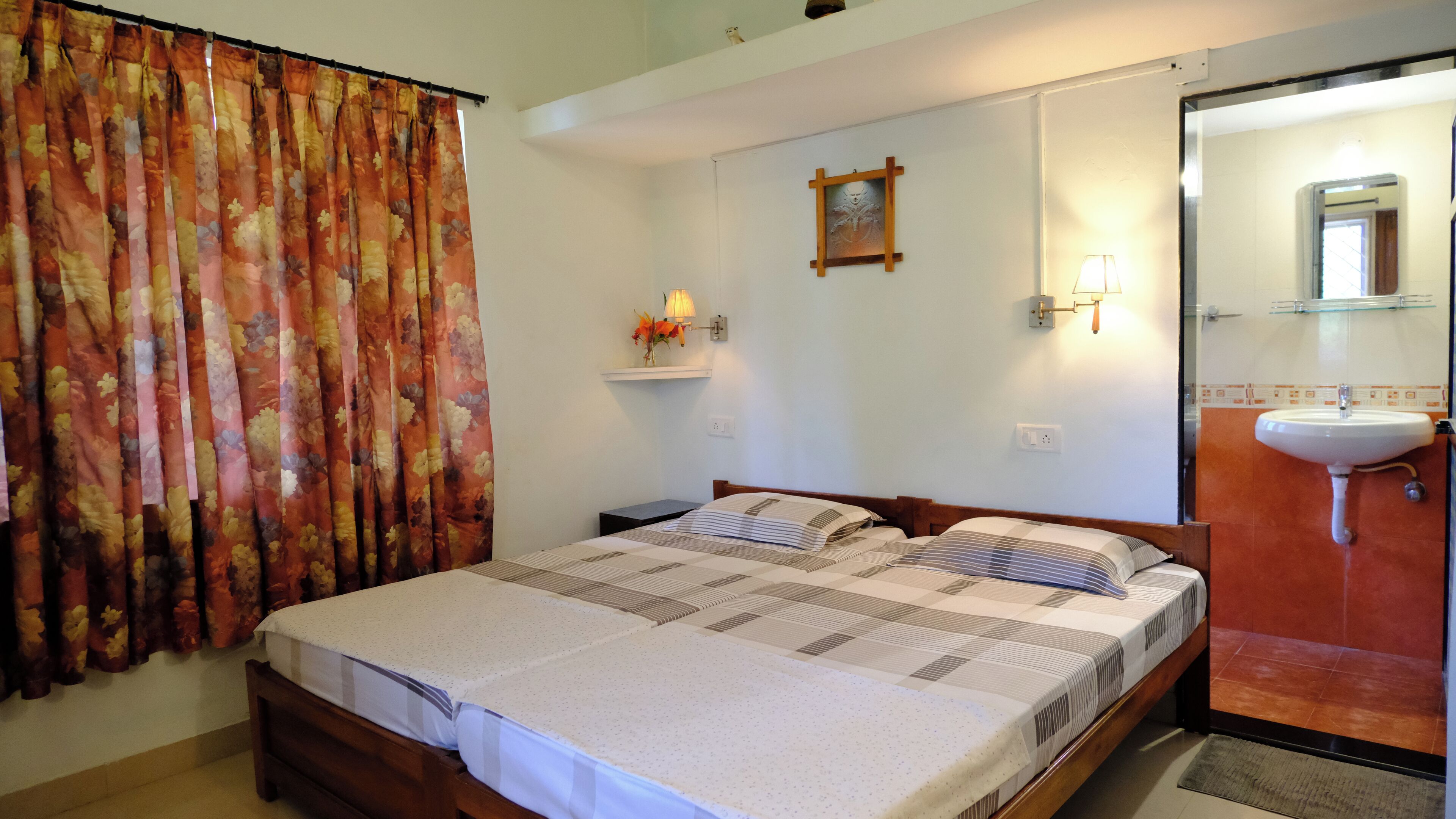 Non AC Twin Room with Balcony Ground Floor | Zimmersafe, Schreibtisch, laptopgeeigneter Arbeitsplatz