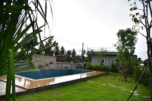 Outdoor pool - SP View Resort (Sam Roi Yot)