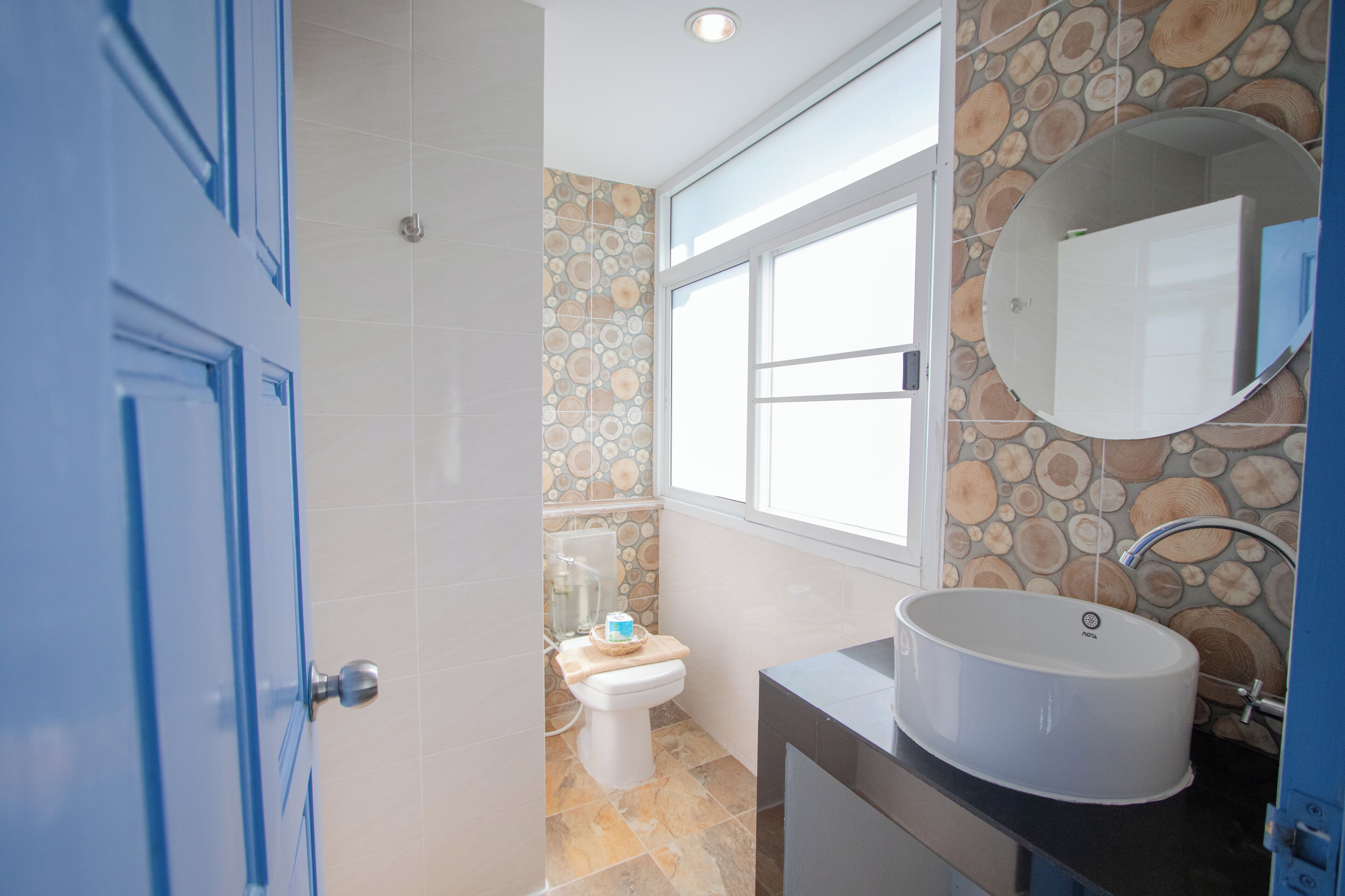 standard twin room, 2 single beds | bathroom | shower, free toiletries, towels