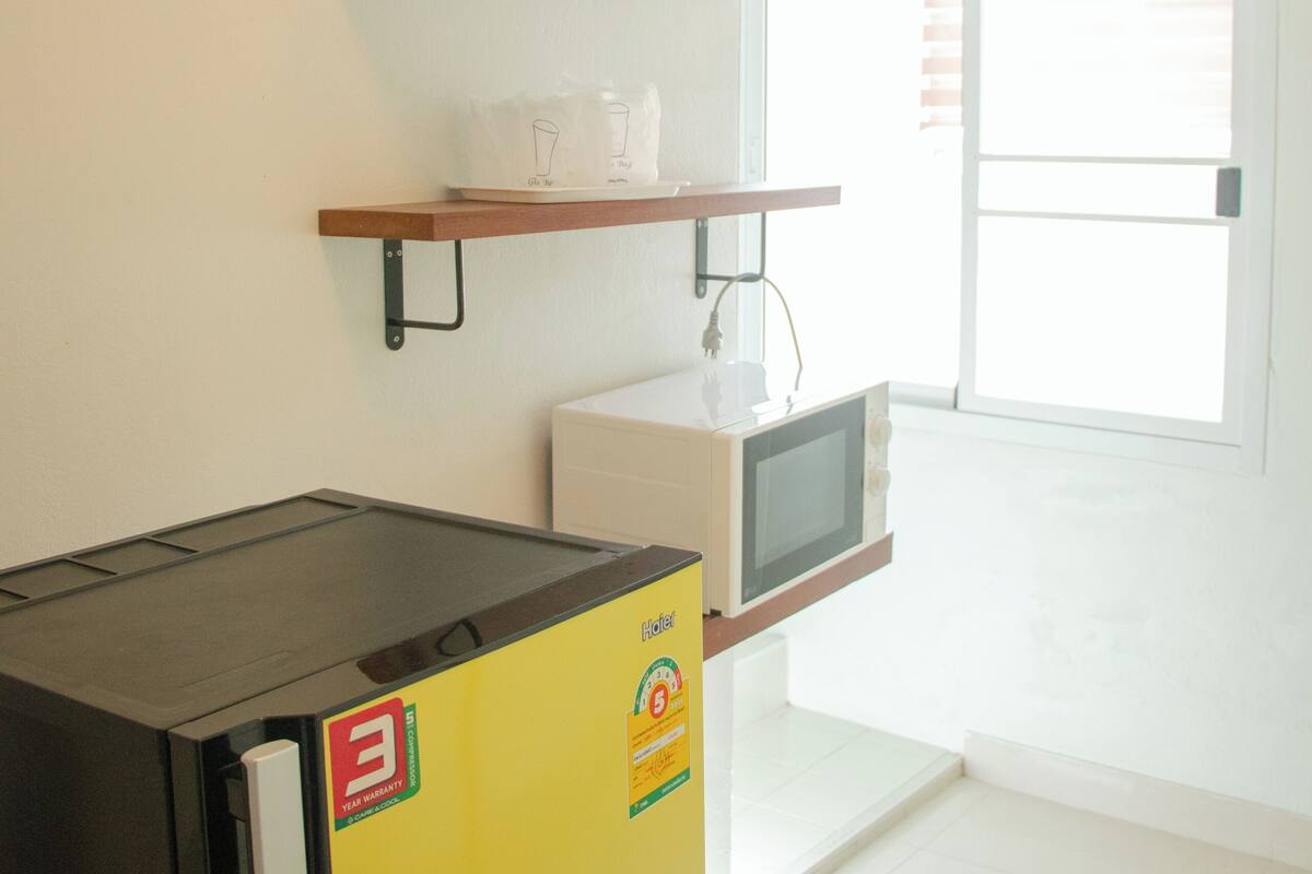 family room, non smoking | private kitchen | fridge