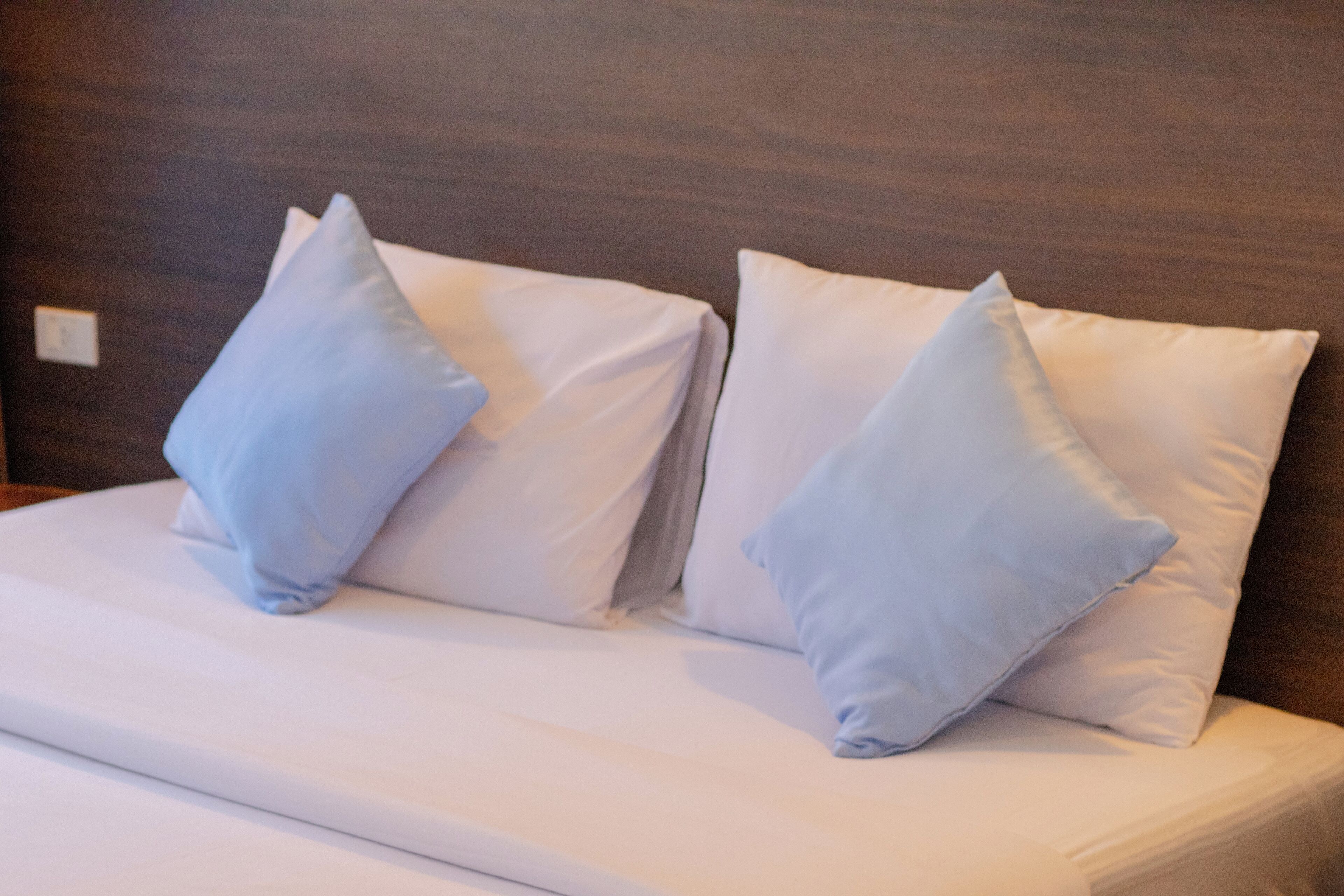 deluxe double room, 1 king bed, non smoking | 1 bedroom, desk, blackout curtains, free wifi