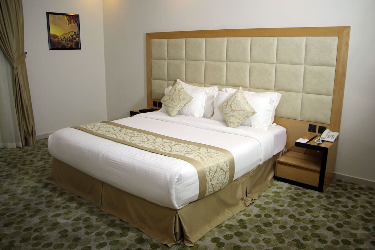 1 Schlafzimmer, hochwertige Bettwaren, Minibar, Zimmersafe