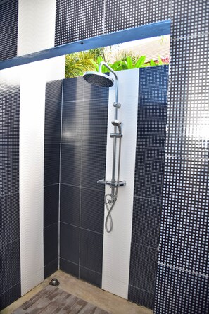 Badkamer met douche