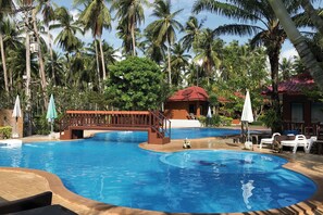 حمّام سباحة خارجي