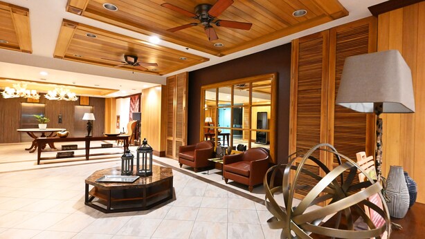 Lobby-lounge